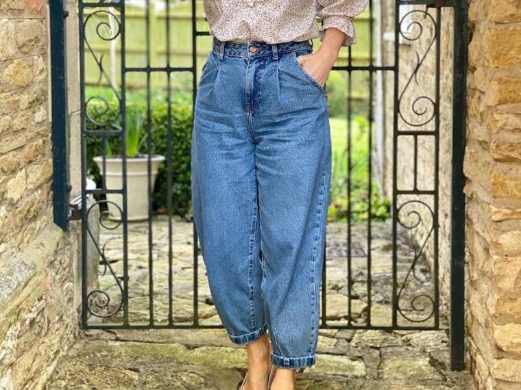 Promociones de jeans en supermercados.