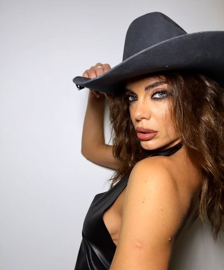 Emilia Attias deslumbró con su estilo cowgirl. Emilia Attias deslumbró con su estilo cowgirl.