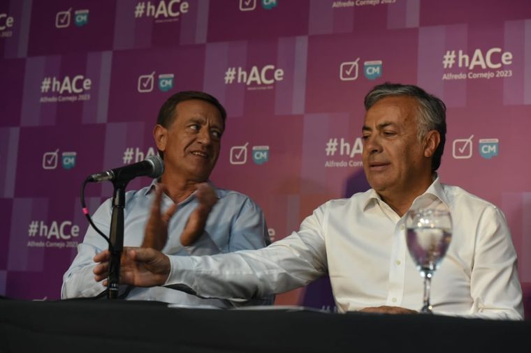 Cornejo toma la palabra y busca de nuevo el control. Foto: Maximiliano Ríos