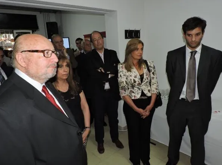 Mauricio Le Donne junto a su padre Carlos Le Donne, la exvicegobernadora Laura Montero y el exsenador Ernesto Sanz. Mauricio Le Donne junto a su padre Carlos Le Donne, la exvicegobernadora Laura Montero y el exsenador Ernesto Sanz.
