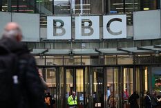 Dos de los máximos responsables de la BBC renunciaron tras detctar un "error" en un documental sobre Trump.
