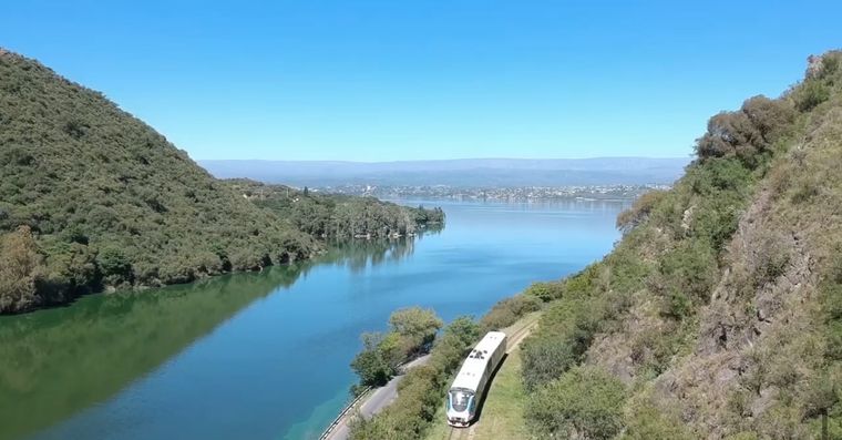 El tren recorre maravillosos paisajes del territorio argentino Foto: Trenes Argentinos