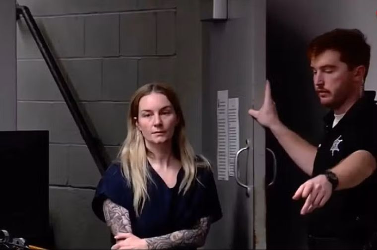 Una docente de Illinois recibió una condena de diez años de cárcel por un caso de abuso sexual contra un estudiante de 11 años.