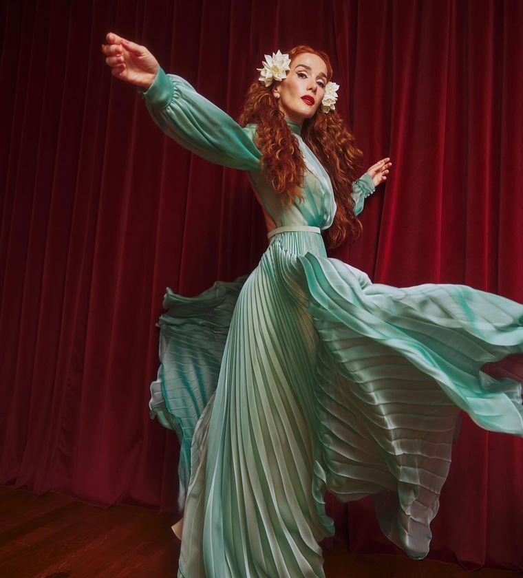 Como salida de un cuento de hadas, conocé qué hay detrás de su look de ensueño. Foto: Instagram: nataliaoreirosoy