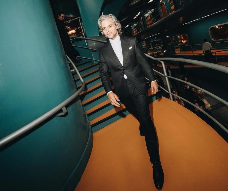 El actor argentino fue invitado VIP de la firma italiana Moncler para su show de invierno. El actor argentino fue invitado VIP de la firma italiana Moncler para su show de invierno.