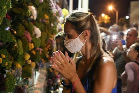 Los familiares se aferran a la esperanza de que aún puedan hallarse sobrevivientes. Foto: REUTERS
