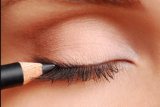 descubri el tightlining, una tendencia en el maquillaje que transforma la mirada