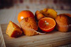 Receta súper fácil de muffins de naranja sin batidora: listos en 30 minutos. ¡Pruébalos!.