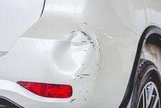 AUTO SEGÚN LOS CREADORES DE CONTENIDO DIGITAL, HAY UN TRUCO PARA ARREGLAR LA ABOLLADURA DE UN AUTO SIN RECURRIR A ESPECIALISTAS Foto: SHUTTERSTOCK