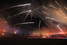 La abundante pirotecnia arrojada desde las tribunas había motivado la sanción del APreViDe. Foto: EFE La abundante pirotecnia arrojada desde las tribunas había motivado la sanción del APreViDe. Foto: EFE