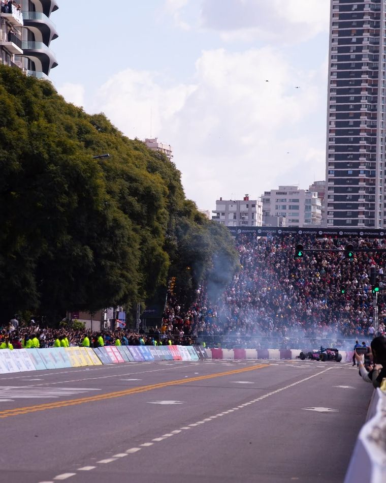 La Fórmula 1 destacó el show de Franco Colapinto en Buenos Aires y despertó expectativas. La Fórmula 1 destacó el show de Franco Colapinto en Buenos Aires y despertó expectativas.