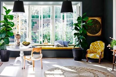 MDZol | Elegir un esquema de colores sencillos ayuda a que el living parezca más grande. Foto: Future / Lisa Cohen