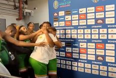 escandalo en el mundial de basquet femenino: dos jugadores, a las pinas en la zona mixta escandalo en el mundial de basquet femenino: dos jugadores, a las pinas en la zona mixta