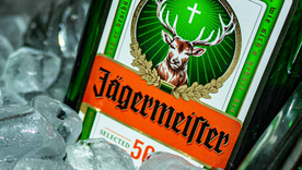 El Jägermeister es un licor de hierbas y tiene sus orígenes en Alemania. Foto: notion.online