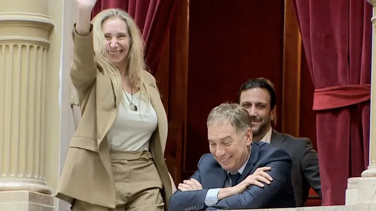 Karina Milei junto a Diego Santilli.