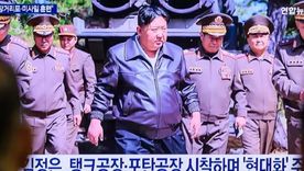 Kim Jong-un asiste a los lanzamientos de material militar, lo cual aumenta la presión de los ingenieros norcoreanos para mostrar resultados. Foto: Kim Jae-Hwan/SOPA Images/LightRocket via Getty Images