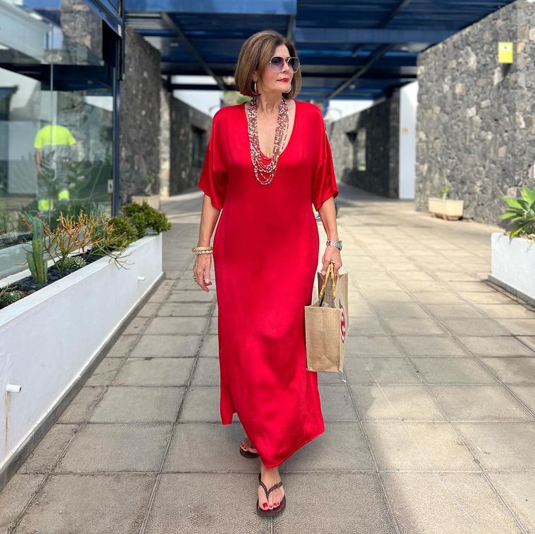 Rojo: simboliza energía vital y coraje, en mujeres 5.0 no habla de seducción externa, sino de reconexión interna.