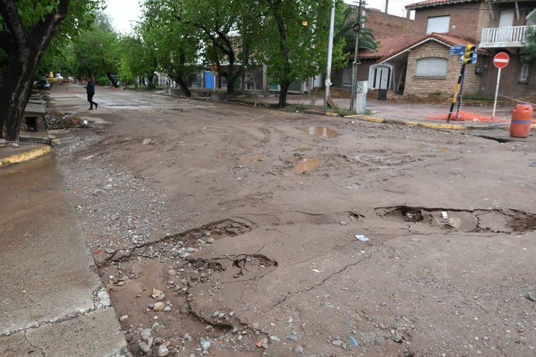 Las calles de Mendoza tienen un marcado deterioro. Foto: ALF PONCE/MDZ