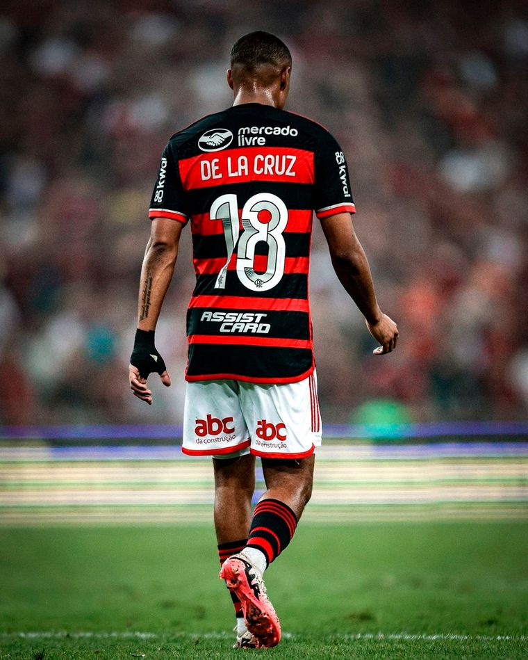 De la Cruz no está teniendo protagonismo en Flamengo. Foto: @nicodelacruz10
