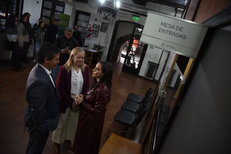 La ministra Mercedes Rus presentó la reforma, acompañada por la vicegobernadora Hebe Casado y el presidente de la Cámara de Diputados, Andrés Lombardi.