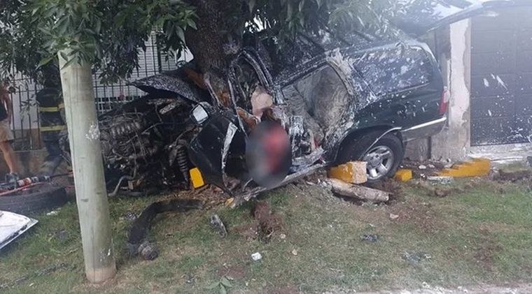 Así quedó la camioneta en la que huían los delincuentes Foto: Noticias Argentinas