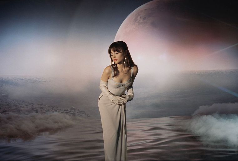 Desde 2021, Ariana Grande está casada con Dalton Gomez.