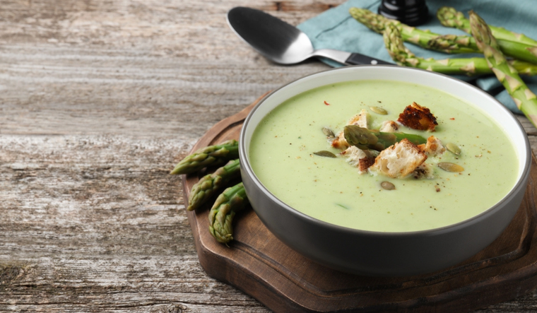 Cómo hacer sopa de espárragos paso a paso: una receta para principiantes Foto: Shutterstock