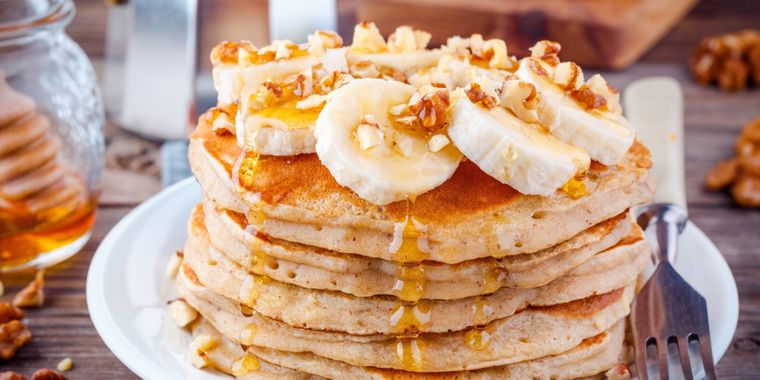 Unas tortitas de avena y miel para desayunar. Foto: Ph Shutterstock