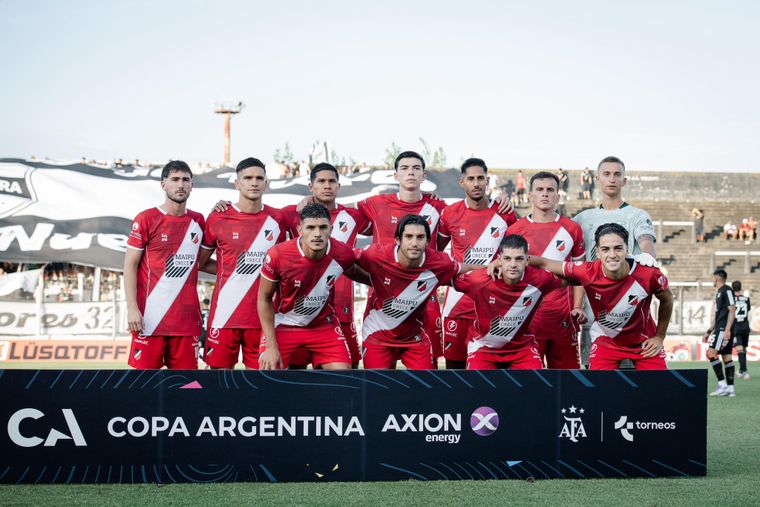 El Cruzado puso primera en la temporada en una noche que dejó una sensación amarga.