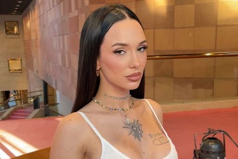 Así fue el estilismo retro de La Joaqui que rompió las redes. Así fue el estilismo retro de La Joaqui que rompió las redes.