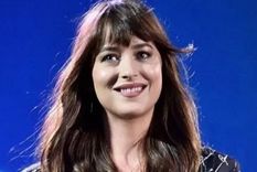 Dakota Johnson se catapultó a la fama como protagonista de 50 sombras de Grey. Foto: Instagram @melaniegriffith