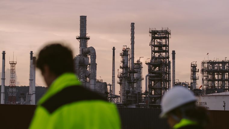 El precio del petróleo y el gas natural son la caja de resonancia del conflicto geopolítico en Medio Oriente y se traduce en valores más elevados de los energéticos desde fines de febrero.