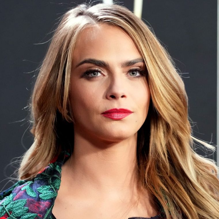 Foto: https://parade.com/news/cara-delevingne-reacts-viral-photos-erratic-behavior-reality-check-rehab