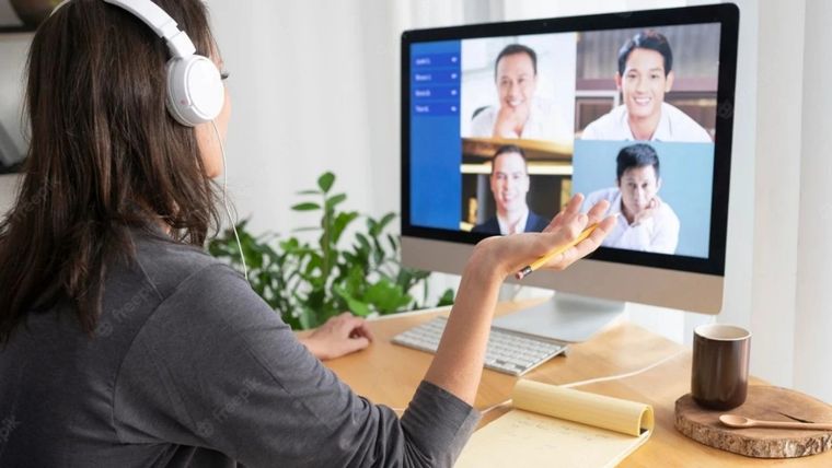En un contexto laboral híbrido muchas compañías registran un descenso de efectividad en la comunicación entre colaboradores. Foto: MDZ