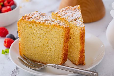 Torta de yogur, una receta sencilla, suave y esponjosa para la merienda Torta de yogur, una receta sencilla, suave y esponjosa para la merienda