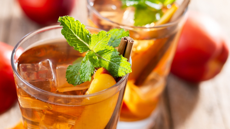 Refrescante al primer sorbo: receta de té de durazno helado ideal para el verano.