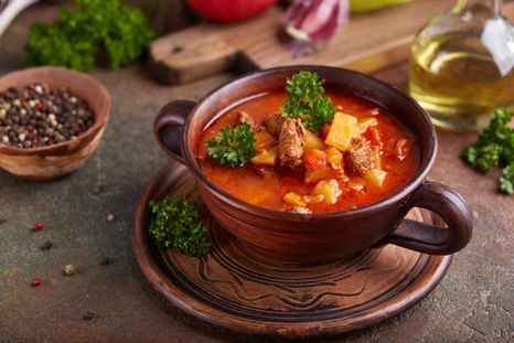 Estofado de carne con papas para el invierno: ideal para días fríos. Estofado de carne con papas para el invierno: ideal para días fríos.