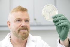 Rabinovich, junto a especialistas, buscan transformar descubrimientos científicos en nuevas estrategias terapéuticas para el tratamiento de cáncer, enfermedades autoinmunes e inflamatorias. Foto: Galtec