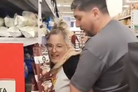 Tensión en el acto de Milei. Hay una detenida. Tensión en el acto de Milei. Hay una detenida.