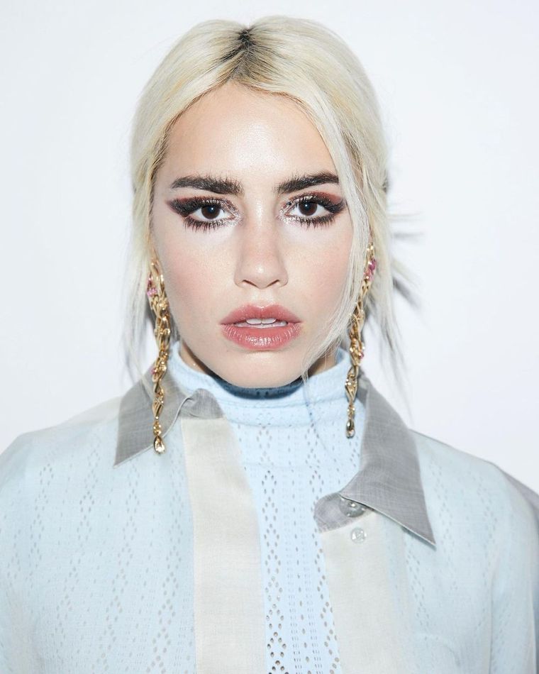 Lali Espósito nos ayuda a mezclar dos estilos: athleisure + elegante Foto: Instagram