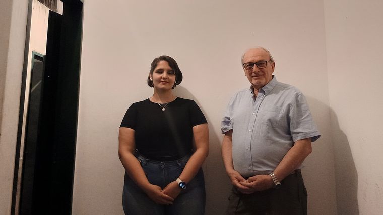 Romina y Eugenio guiaron la visita con mucho detalle, sensibilidad, claridad y con la ternura de quien comparte mucho más que el tiempo. Romina y Eugenio guiaron la visita con mucho detalle, sensibilidad, claridad y con la ternura de quien comparte mucho más que el tiempo.