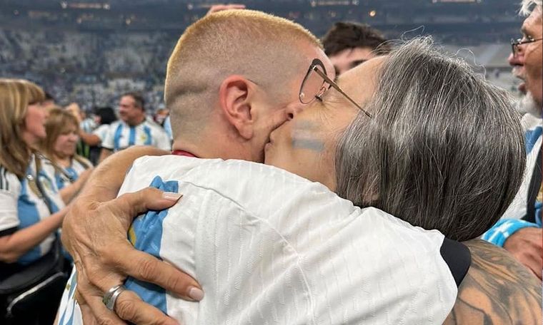 Mónica Villaverde defendió a su hijo Papu Gómez.