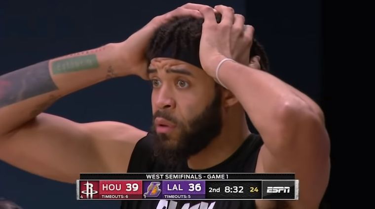 JaVale McGee no puede creer lo que acaba de ver.