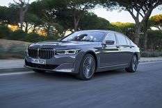 ¡se pasaron! bmw saludara a sus clientes por ano nuevo de una forma muy creativa