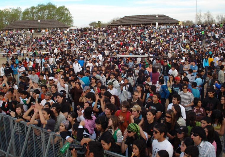 Cerca de siete mil personas se hicieron presentes en el Neyú Mapú.