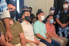 Los acusados escuchan los fundamentos de su abogado, en el inicio del juicio. Los acusados escuchan los fundamentos de su abogado, en el inicio del juicio.