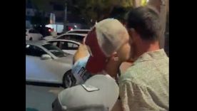 Un seguidor alcanzó a darle un beso a Messi Foto: Captura de pantalla