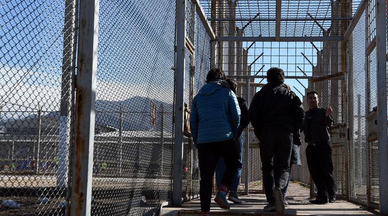 Personas en Almafuerte. Foto: ALF PONCE MERCADO / MDZ