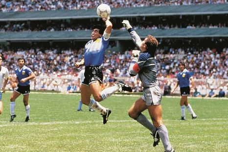 La pelota con la que Maradona convirtió el gol de la Mano de Dios será subastada Foto: Archivo/Eduardo Longoni La pelota con la que Maradona convirtió el gol de la Mano de Dios será subastada Foto: Archivo/Eduardo Longoni