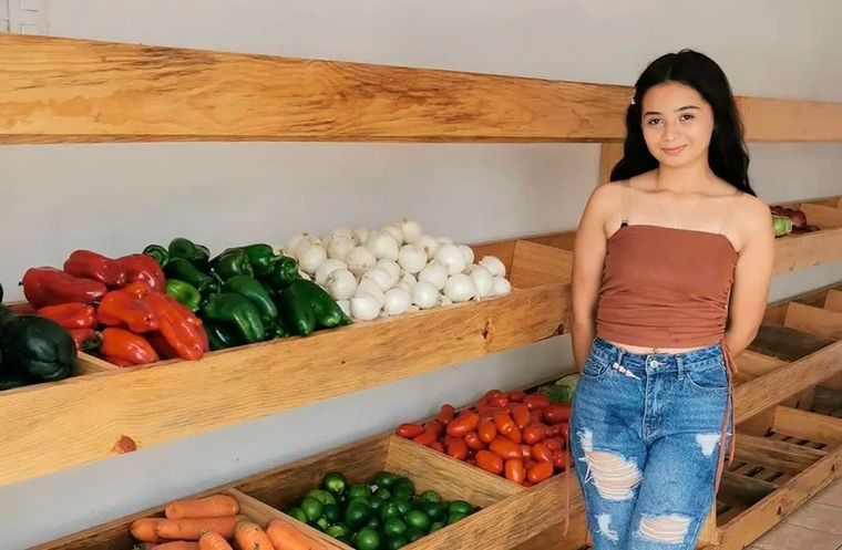 Natalia mostró con orgullo su verdulería en las redes sociales. Foto: Facebook